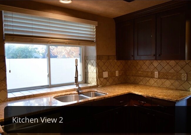 Building Photo - 1016 E Quincy Ave