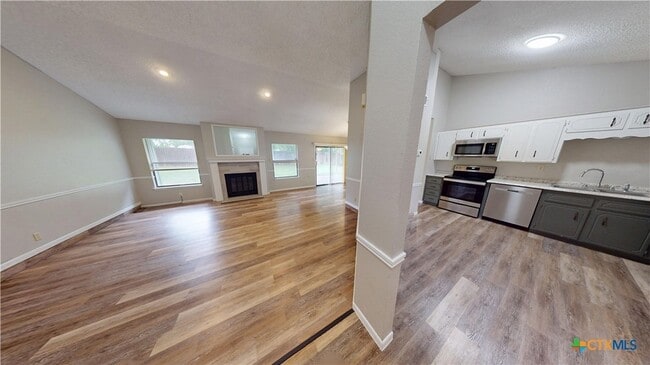 Building Photo - 4505 River Oaks Dr