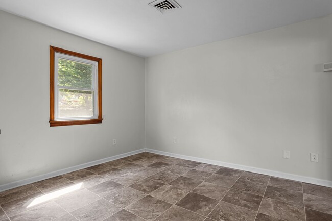 Building Photo - 6560 Benns Church Blvd