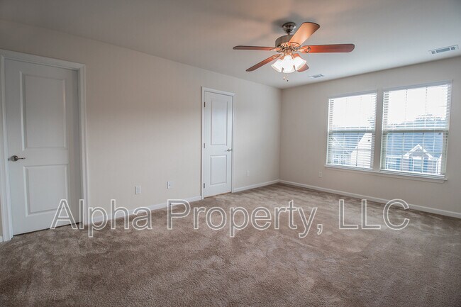 Building Photo - 406 Christiane Way