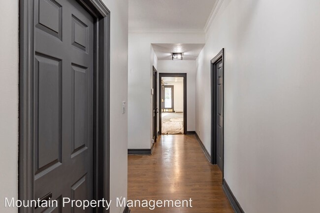 Building Photo - 10 br, 11 bath House - Employee Housing Op...