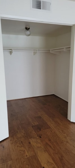 Building Photo - 11322 Redbud Ct