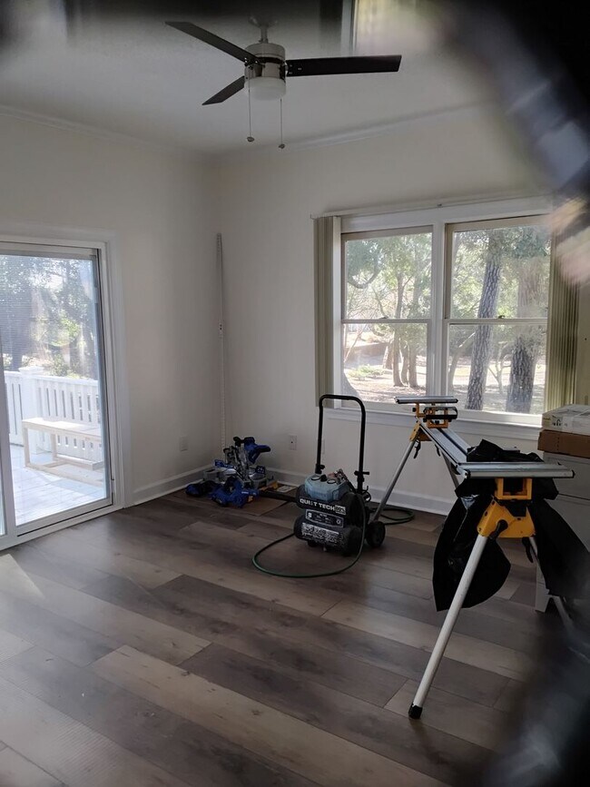 Building Photo - Beautiful remodeled home in Emerald Isle