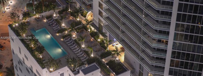 Building Photo - 1300 Brickell Bay Dr