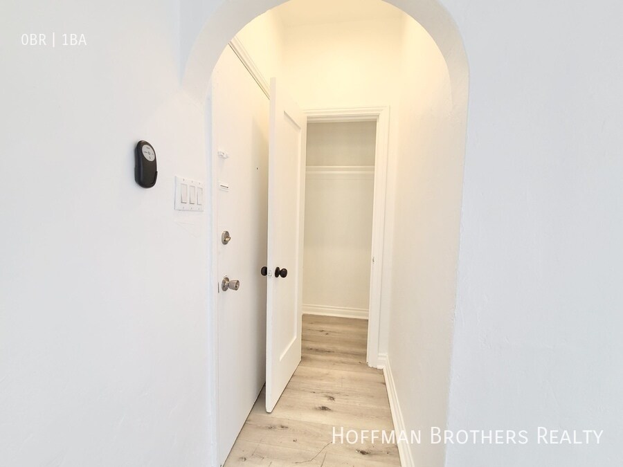 Building Photo - 2362 W Washington Blvd