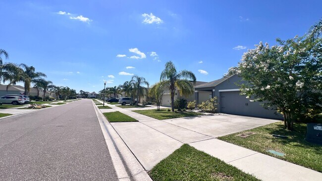 Building Photo - Beautiful 3 Bedroom, 2 Bathroom Home near ...