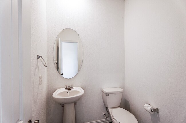 Building Photo - 9011 Beacon Mill Dr