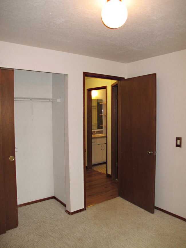 Building Photo - Pet Negotiable 3 Bedroom Home. Fire Place and Garage.