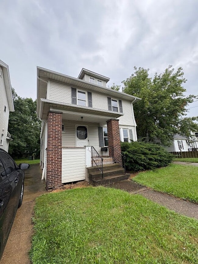 Building Photo - 3 Bedroom 1 Bathroom Home Ready to Rent!