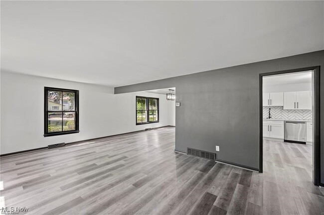 Building Photo - 3024 Warrensville Center Rd