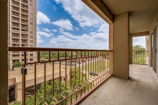 Building Photo - 1 Towers Park Ln