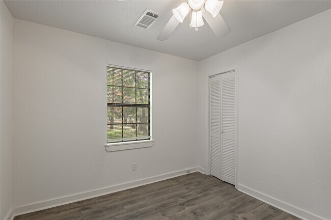 Building Photo - 7A Hickory Ln