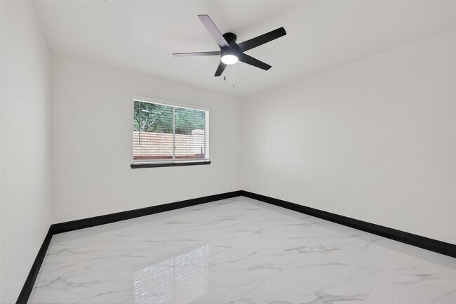 Building Photo - 10703 White Bridge Ln