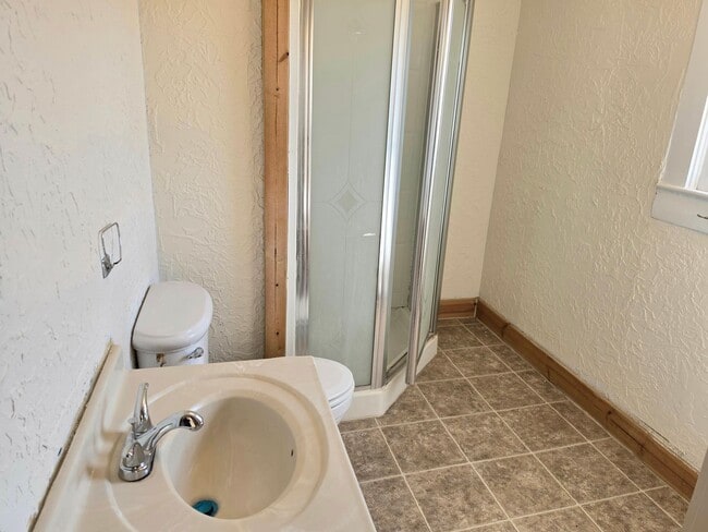 Building Photo - 708 Redwine Quincy