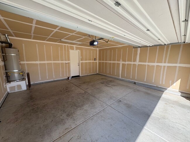 Building Photo - Beautiful home Ready to move in.