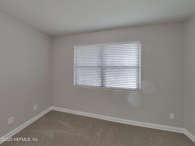 Building Photo - 8588 Lamanto Ave N