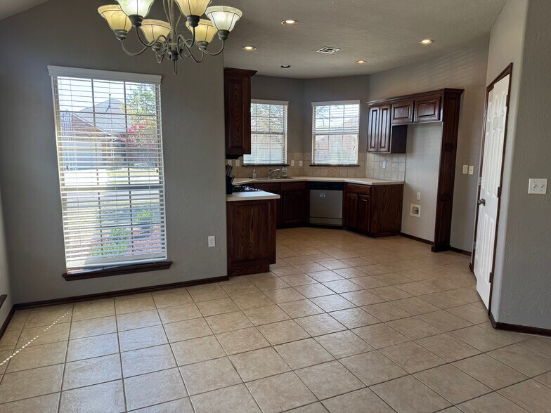 Building Photo - 505 SW 164th Ter