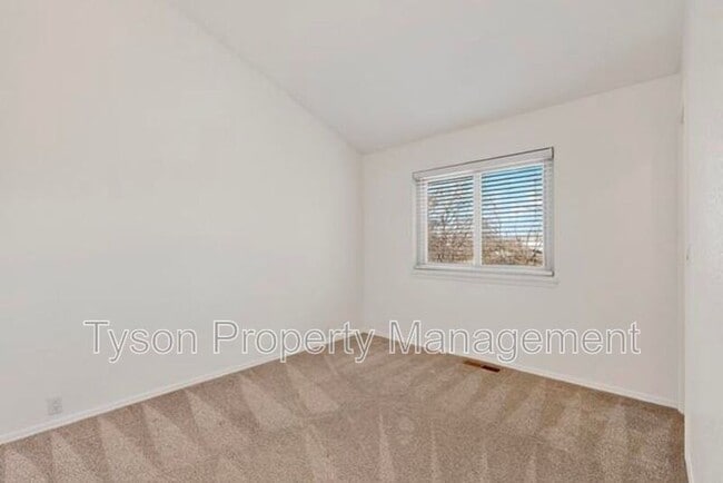 Building Photo - 10713 Towne Park Dr NE