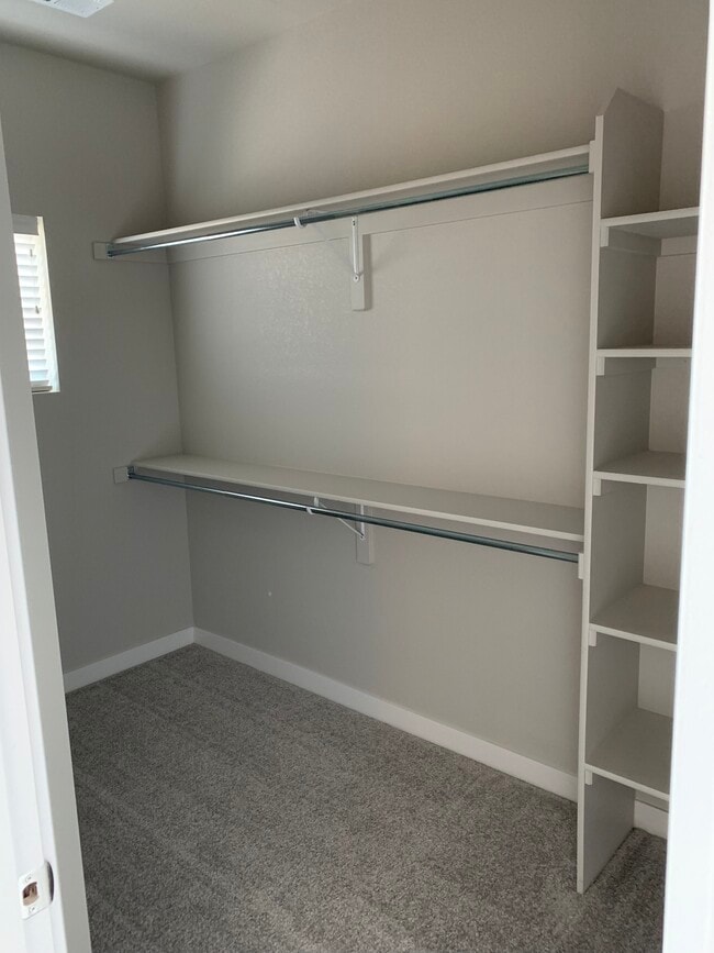 Building Photo - 4120 S Park Dr