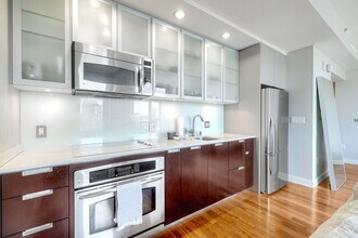 Building Photo - San Diego VIEW UNIT! Downtown  Gaslamp Quarter Three Weeks FREE Furnished  Studio -Available NOW!