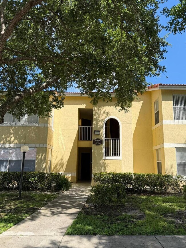 Building Photo - 12950 Vista Isles Dr