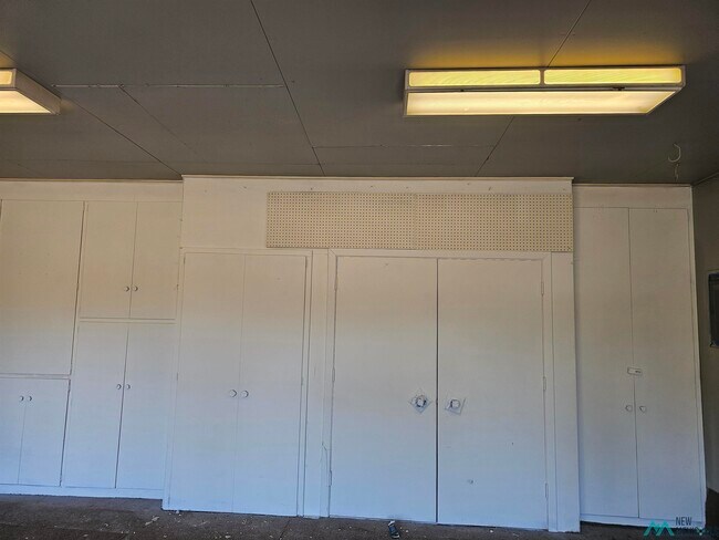 Building Photo - 1801 Eastridge Dr