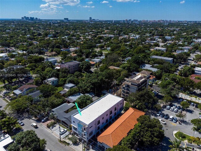 Building Photo - 850 SW 14th Ave