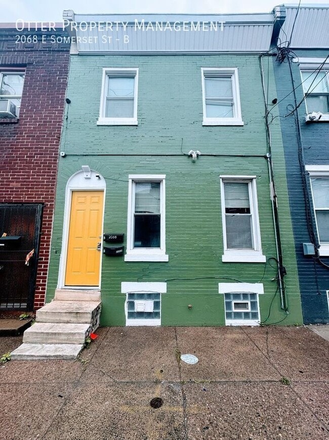 Building Photo - 2068 E Somerset St