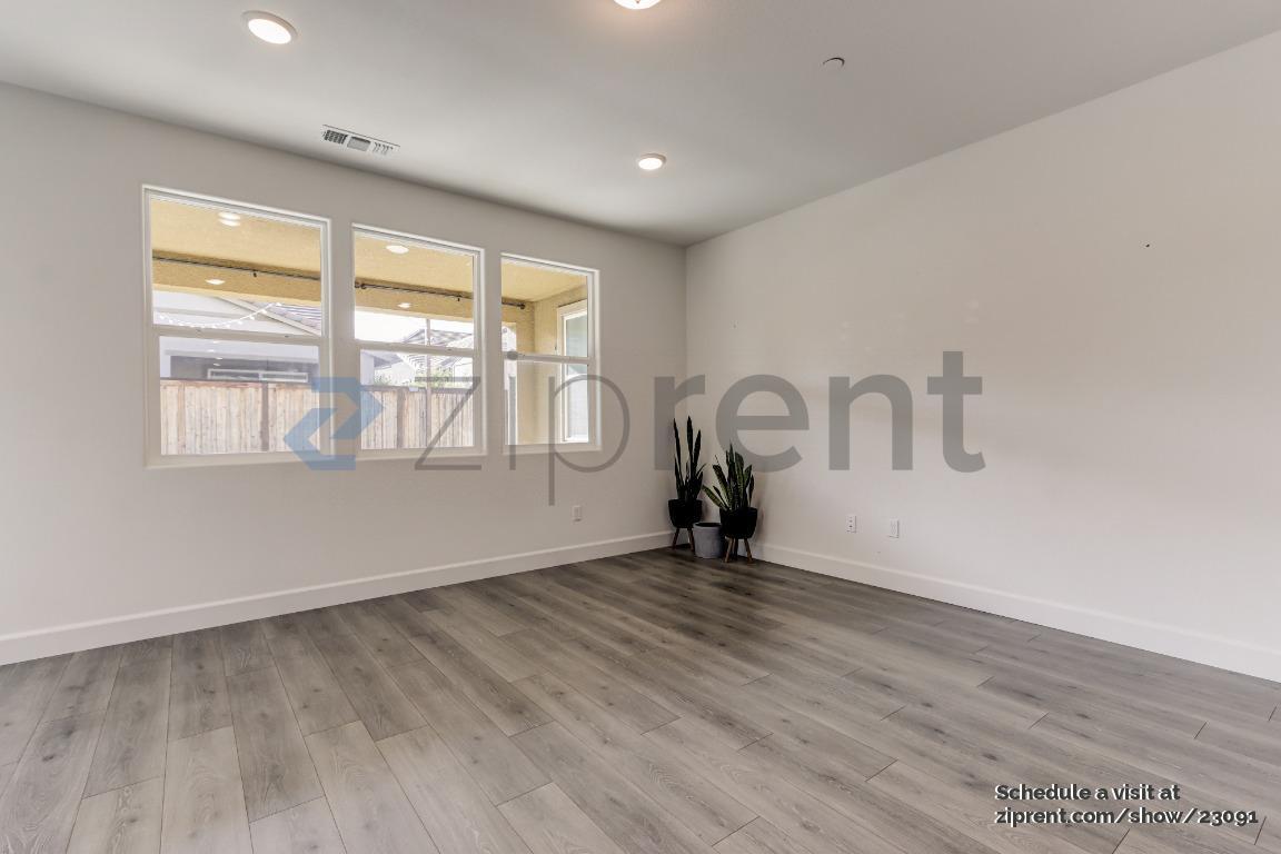 Building Photo - Unit