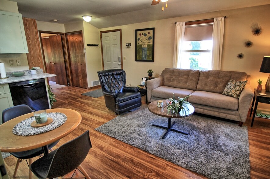 Building Photo - 12049 W Grange Ave