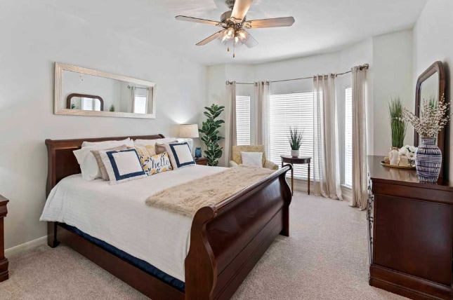 Building Photo - Open, Light, Inviting