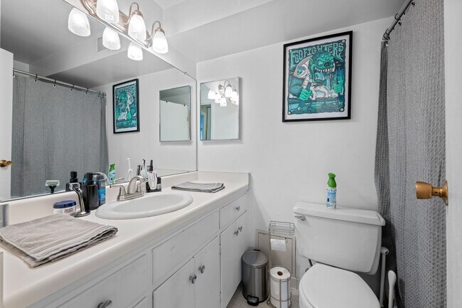 Building Photo - Gorgeous apartment in Cheesman Park!