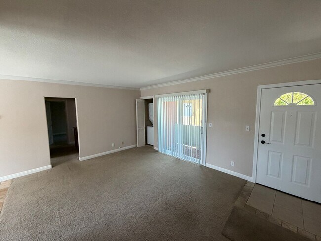 Building Photo - Coastal Living in Ocean Beach, Updated Apartment with In Unit Laundry