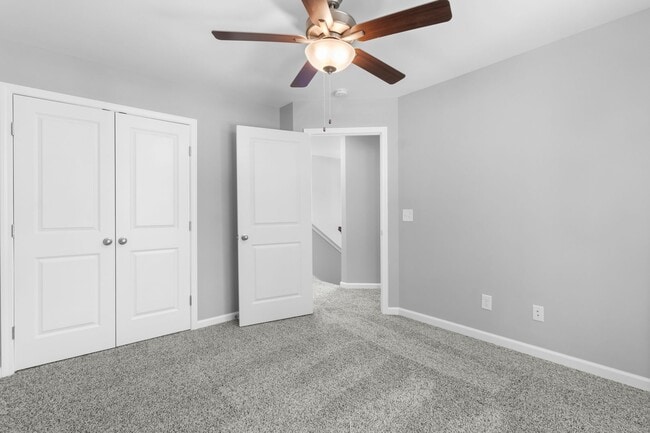 Building Photo - Close to Downtown! Home with 3 Bedrooms and 2.5 Baths.