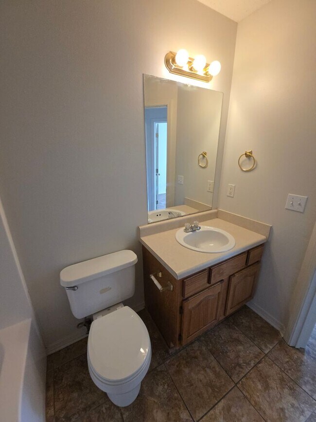 Building Photo - 817-825 West 12th St.