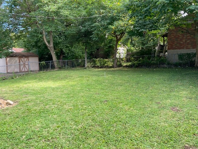 Building Photo - 226 Henquin Dr