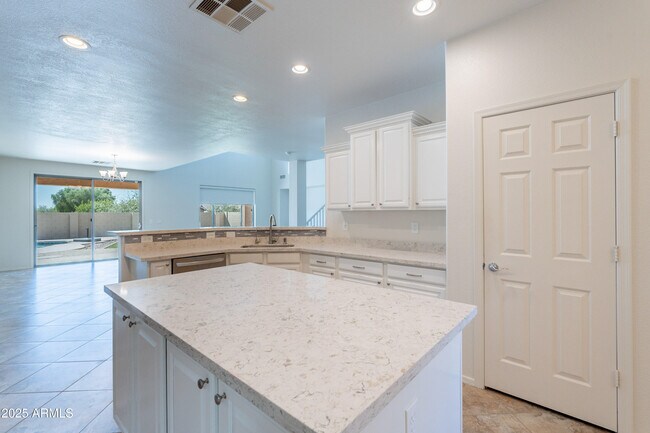 Building Photo - 12307 W Villa Hermosa