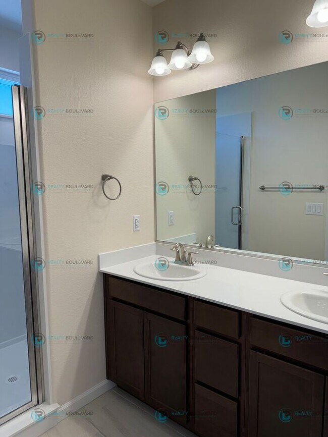 Building Photo - Modern Comfort and Convenience: Stylish 2-...