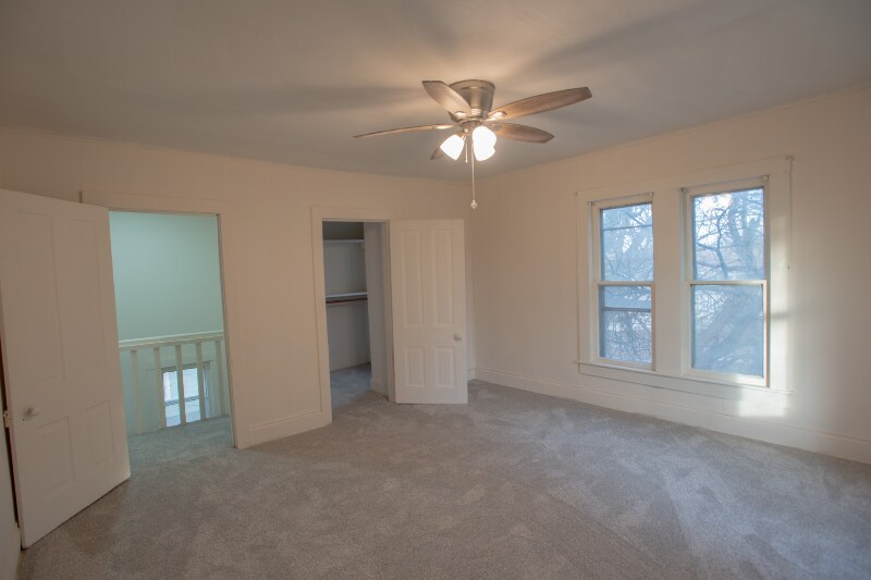 Building Photo - 1185 SW Macvicar Ave