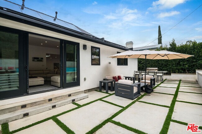 Building Photo - 13378 Contour Dr