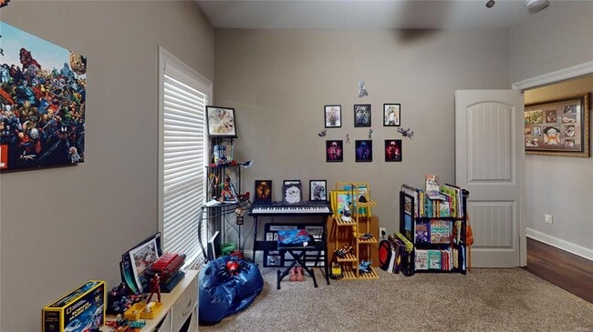 Building Photo - 150 Village Ct