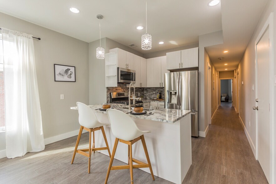 Primary Photo - 1321 N 19th St