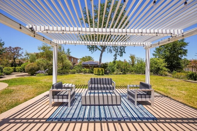Building Photo - 6BD/4.5BA Single Story Home in Ruby Hill + Office, Backyard Pool, and Spa!