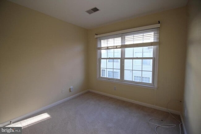 Building Photo - 6003 Ricketts Walk