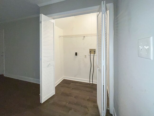 Building Photo - Charming 2 beds 1 bath Condo in Atlanta!