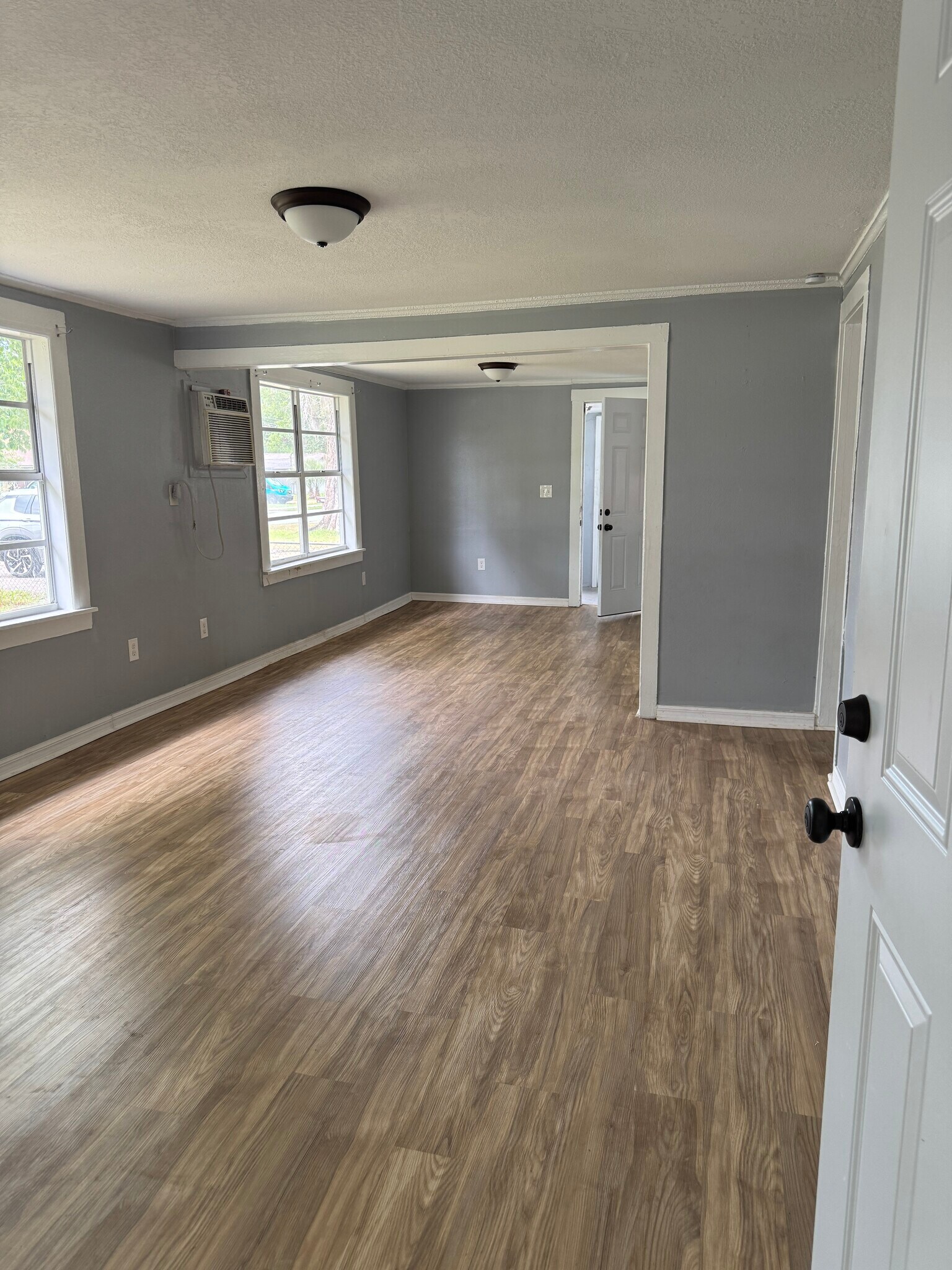 Building Photo - 605 Center Ave