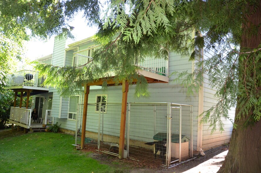 Building Photo - 3700 Beazer