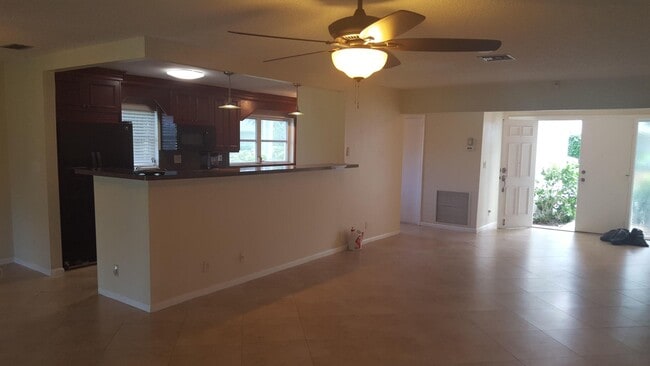 Building Photo - 101 Del Rio Blvd