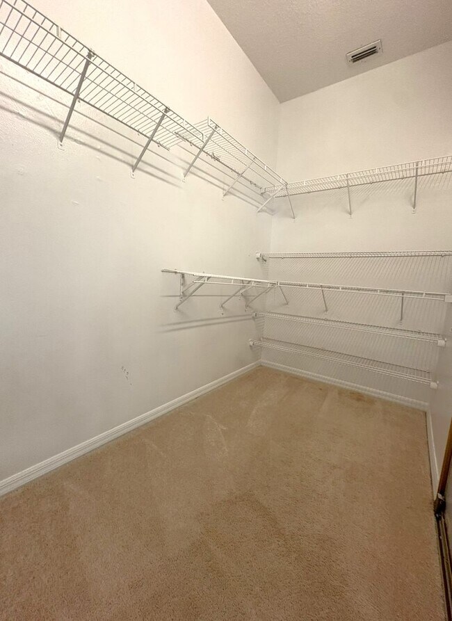 Building Photo - Coming Soon, 4 Bedroom, 2.5 bath Pool Home - Hunter's Creek!