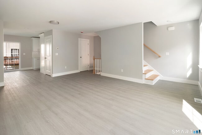 Building Photo - 91 Taft Pointe